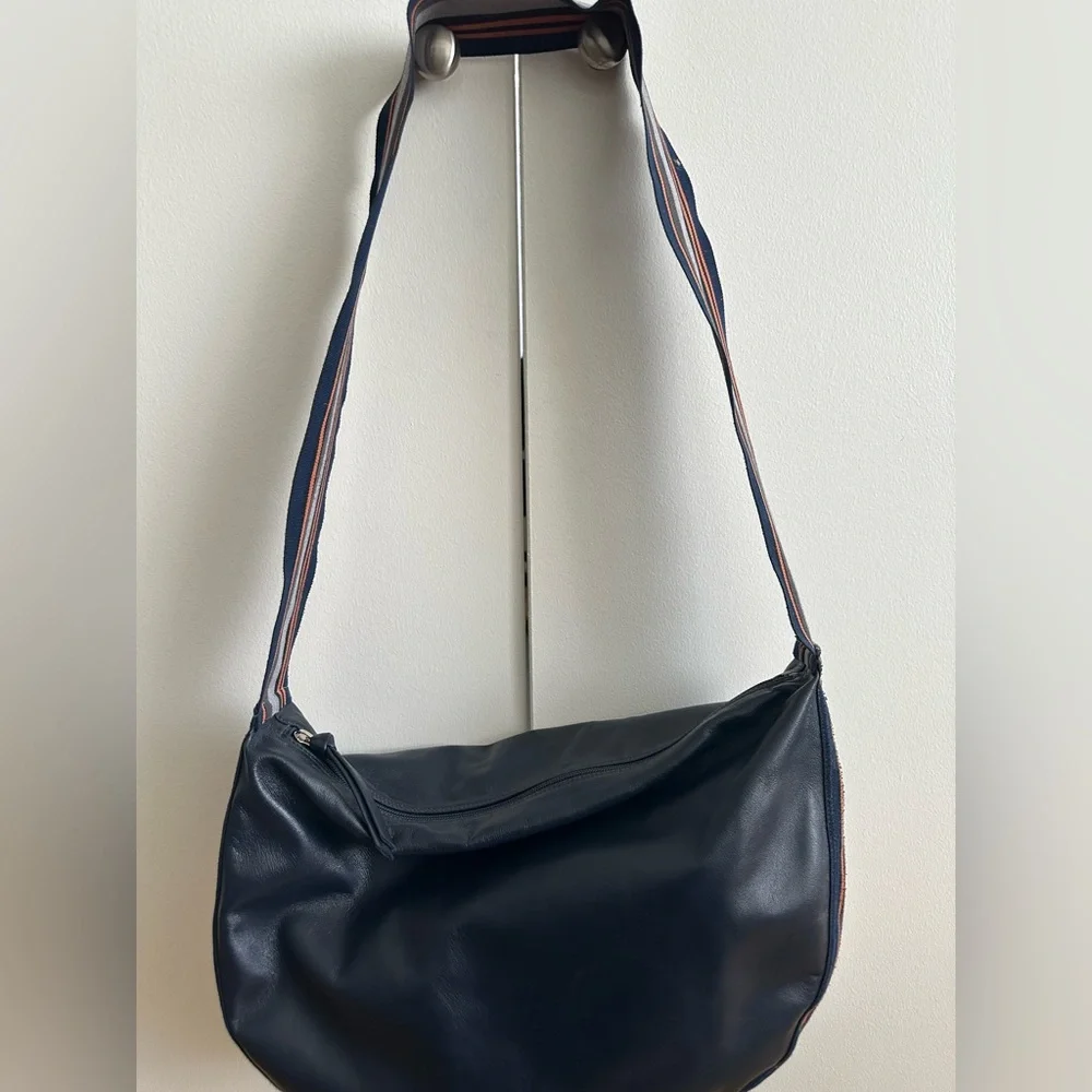 Elegant Navy Crossbody Bag - Picture 1 of 9